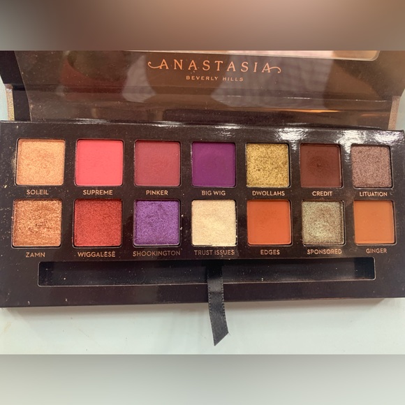 Gently used ABH Jacky Aina palette - Picture 3 of 6